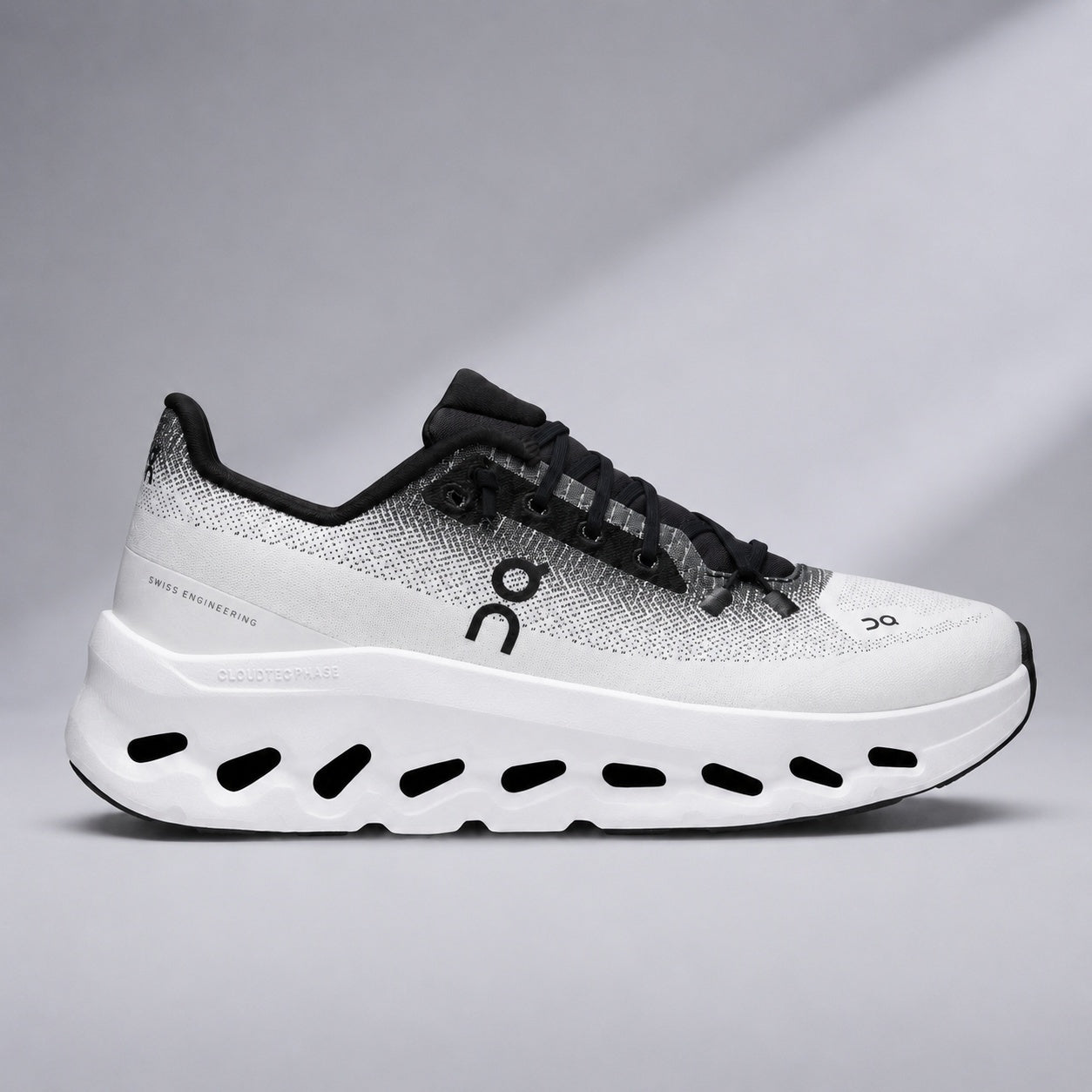 Cloudtilt Black|Ivory