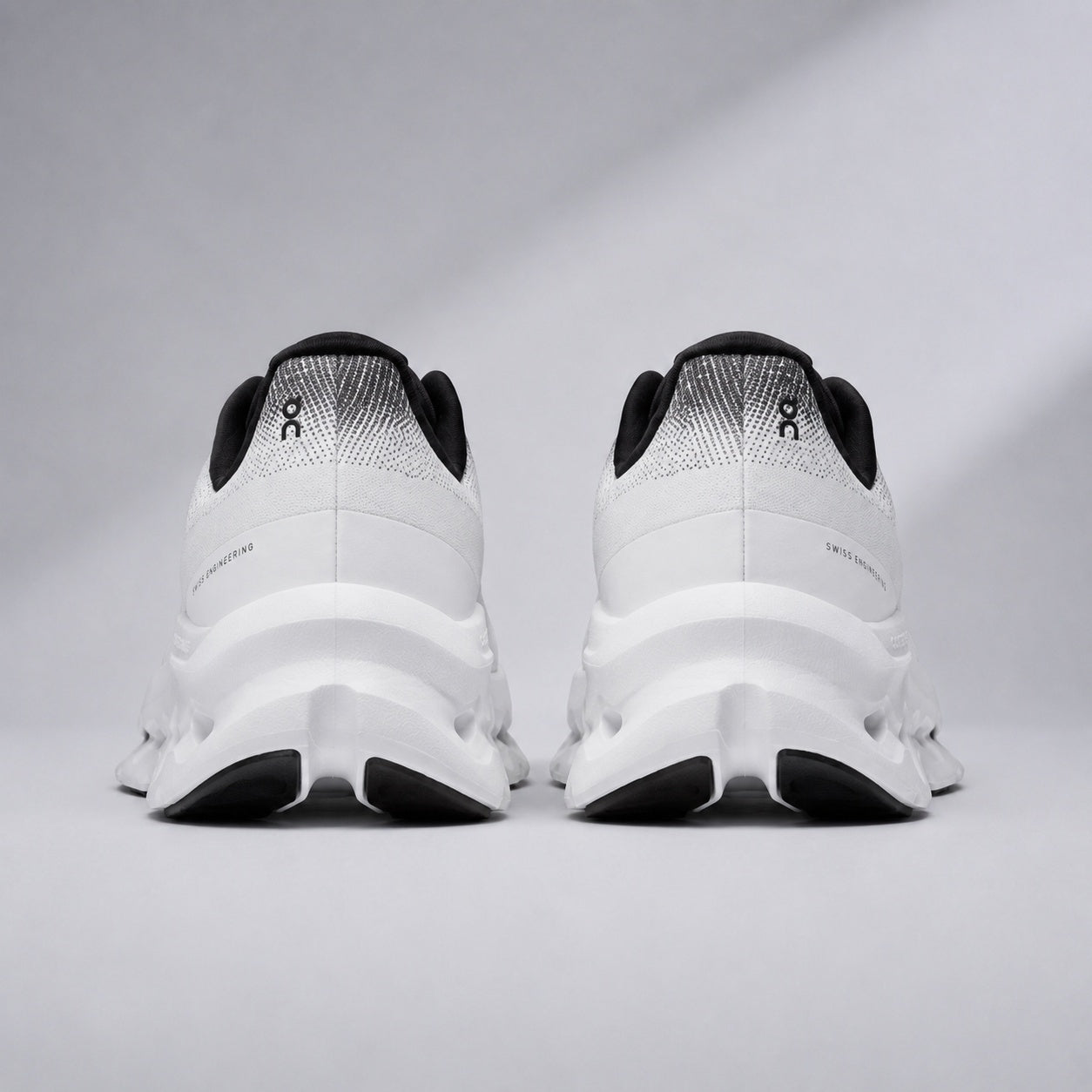 Cloudtilt Black|Ivory