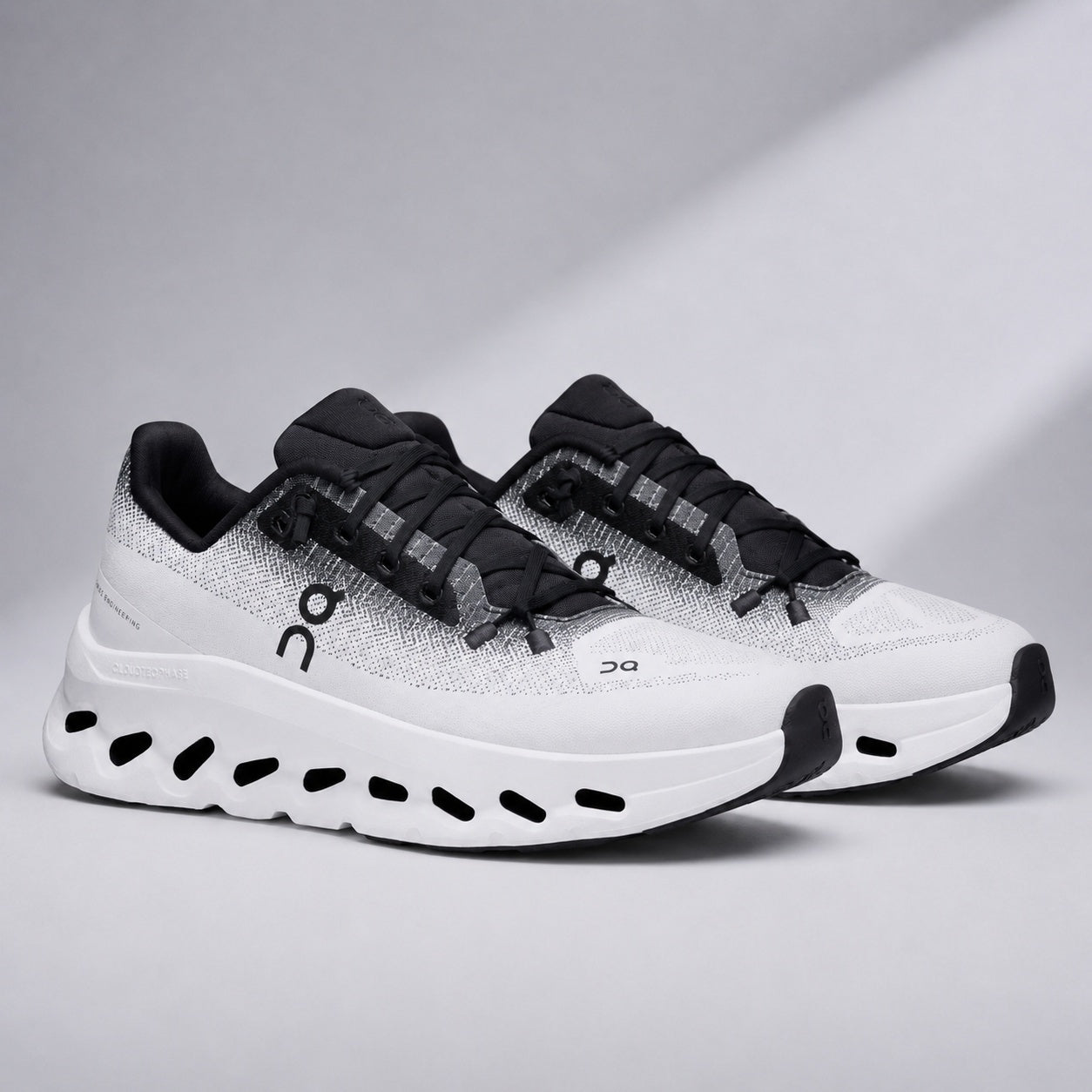 Cloudtilt Black|Ivory
