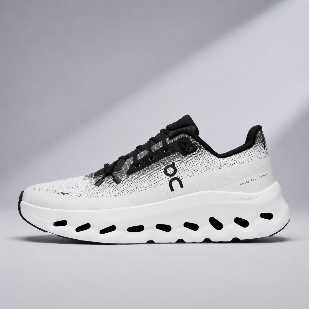 Cloudtilt Black|Ivory